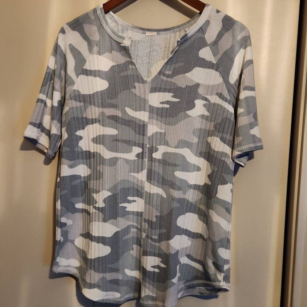 F45 Camouflage pale green and gray t-shirt